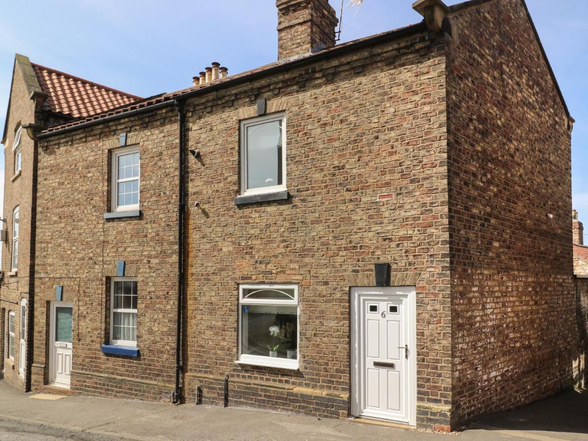 6 Church Hill Malton Exterior photo
